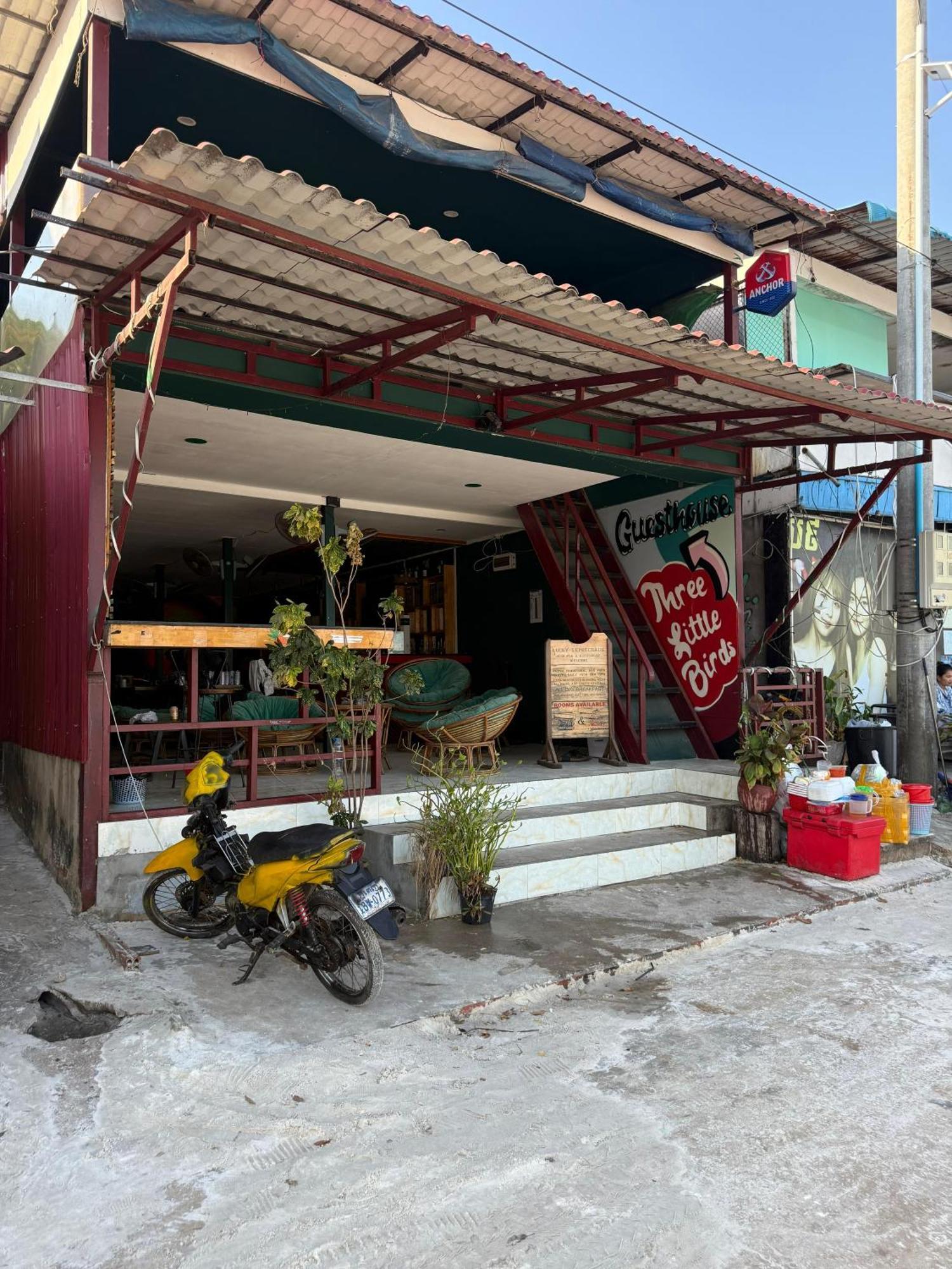 Three Little Birds Bar & Guesthouse Kaoh Touch Buitenkant foto